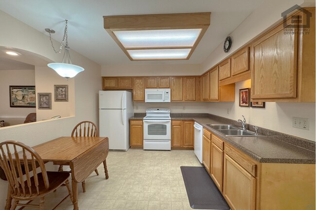 Building Photo - 1Bed/2Bath Furnished House in 55+ Age-Restricted Community in East Mesa!