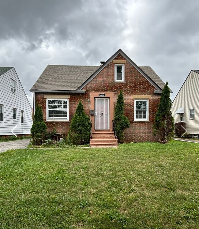 Building Photo - Spacious Single Family Home