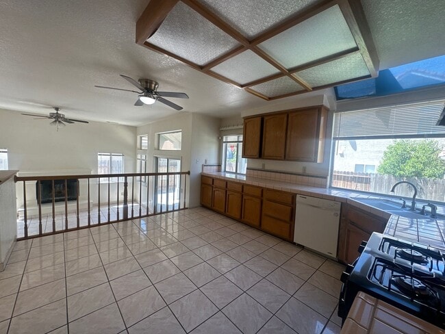 Building Photo - 325 Melbourne Dr