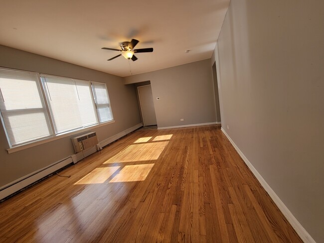 Building Photo - 8701 S Clyde Ave