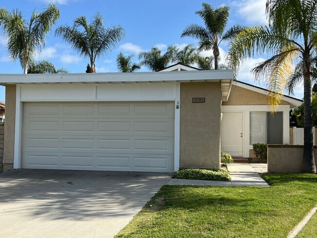 RECENTLY REFURBISHED SINGLE STORY HOUSE W... - RECENTLY REFURBISHED  SINGLE STORY HOUSE W...