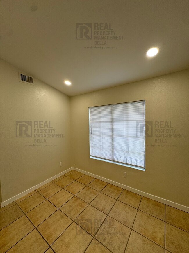 Building Photo - Corner-Lot Charmer with Open Layout and Sp...