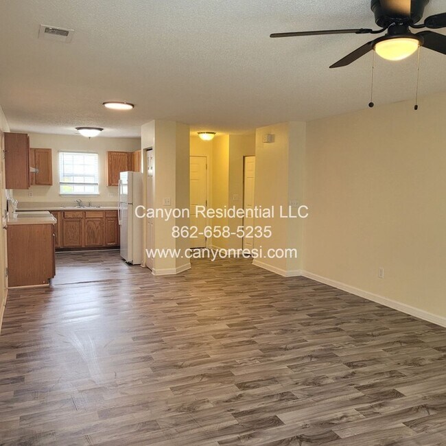 Building Photo - 461 Bedford Knoll Dr