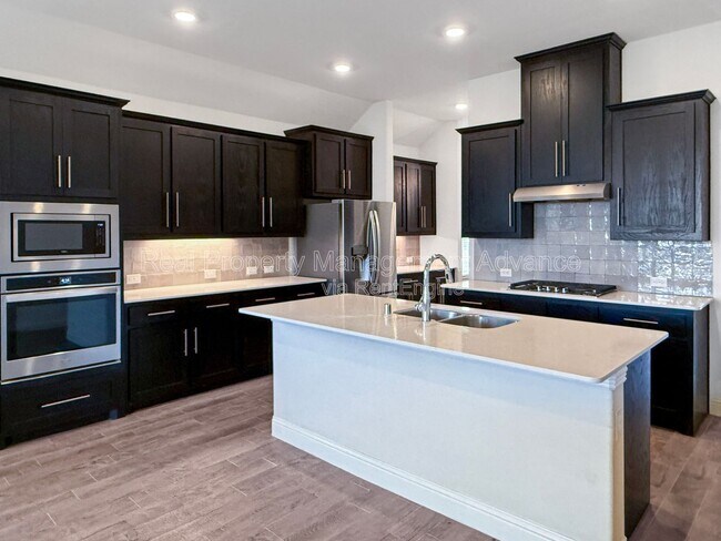 Building Photo - 2912 Log Cabin Dr