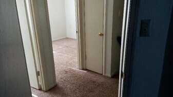 Building Photo - 421 Cumbrian Ct