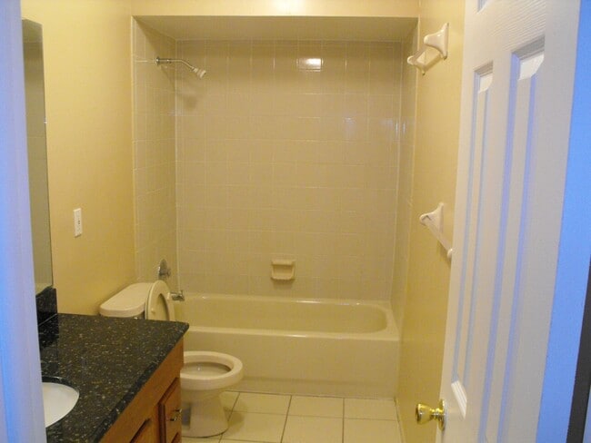 Building Photo - Three Bedroom Home Located in Sterling Park with Many Ammenities