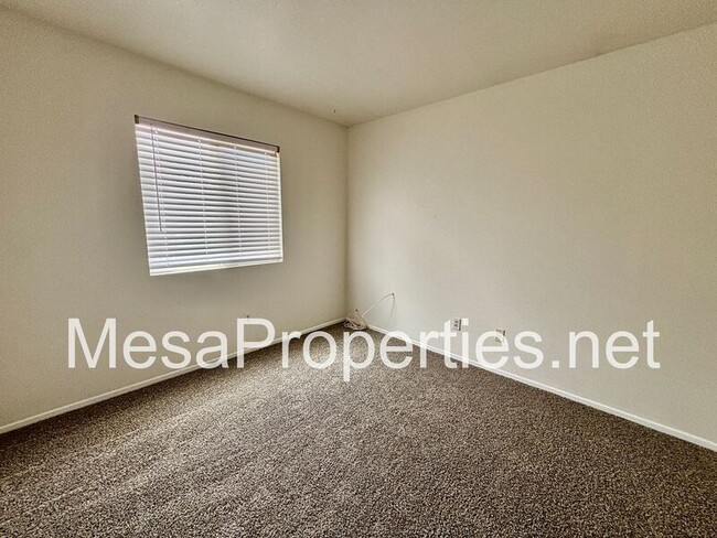 Building Photo - 15307 Ross Dr