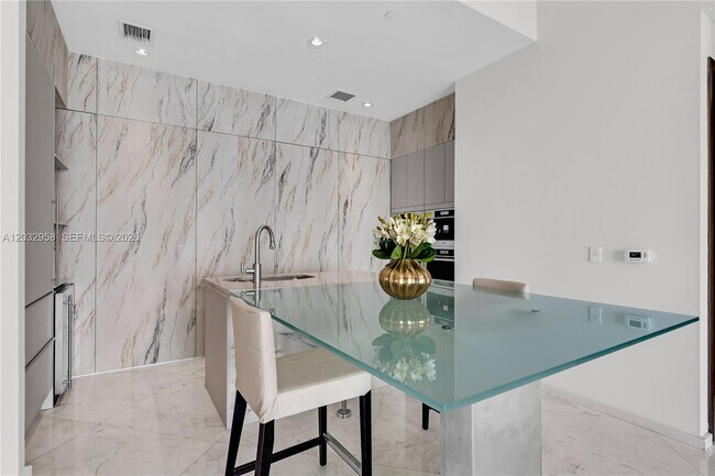 Building Photo - 900 Brickell Key Blvd