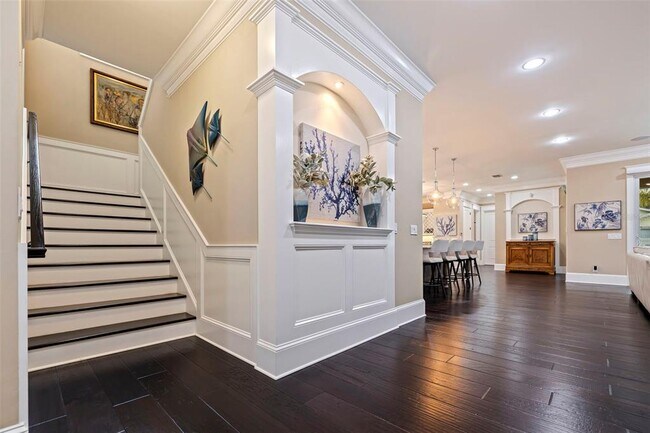 Building Photo - 310 8th Ave N