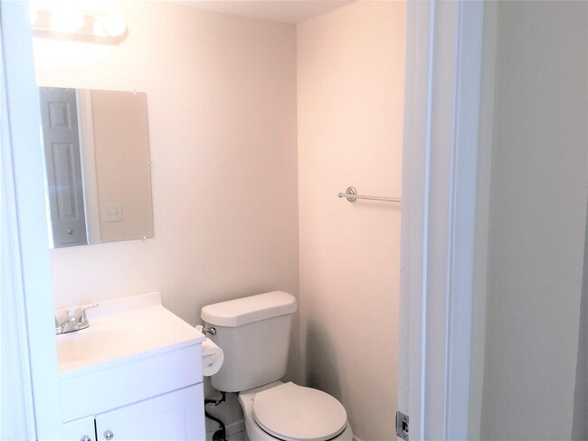 Building Photo - 551 SW 135th Ave