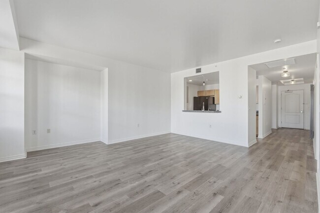 Building Photo - 2-bedroom, 2-bathroom condo with city views