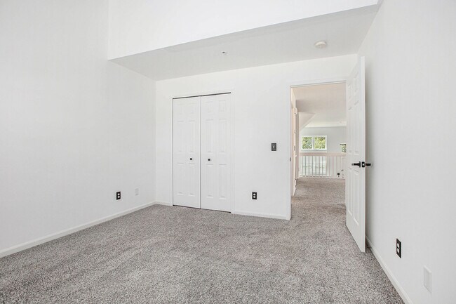 Building Photo - 1947 Lindsay Ln