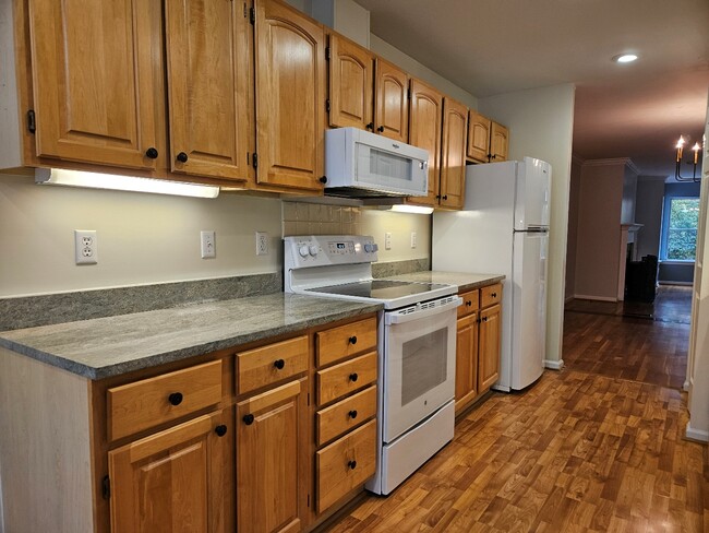 Building Photo - 602 Mockingbird Way