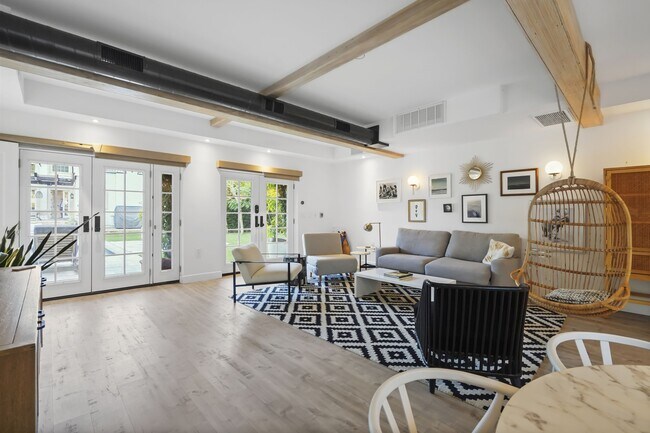 Building Photo - 23255 Mariposa De Oro St