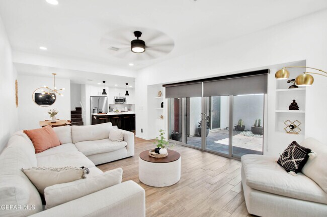 Building Photo - 4200 Camelot Heights Dr