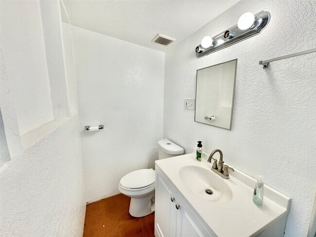 Building Photo - 6104 Heards Ln