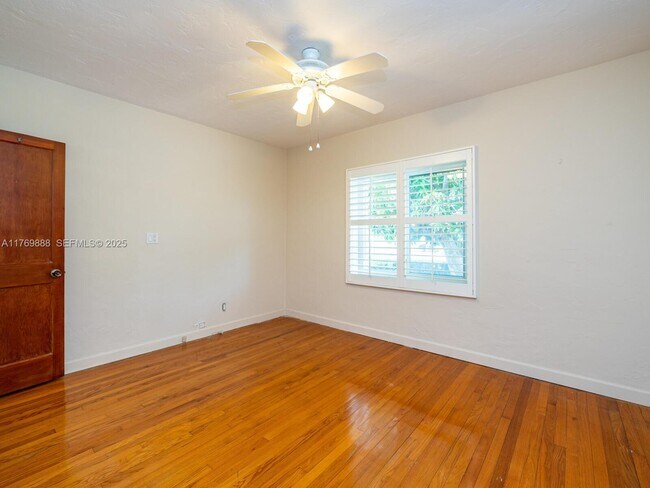 Building Photo - 9441 Byron Ave