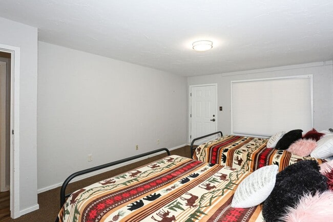 Building Photo - Walk to everything! Partially Furnished! 9...