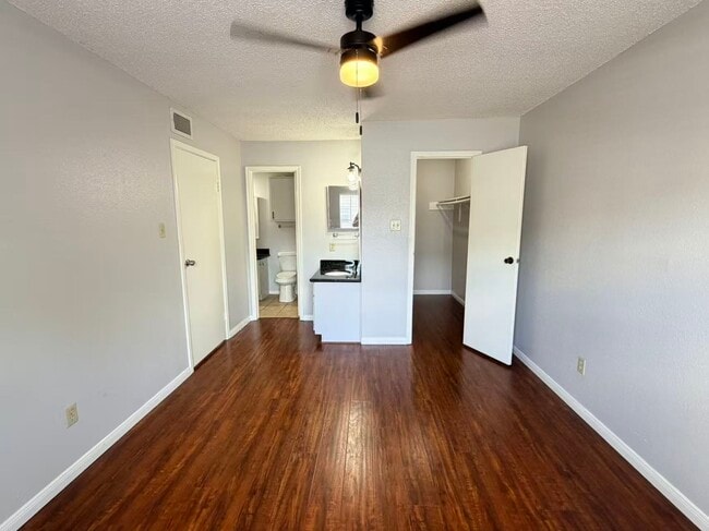 Building Photo - 2750 Holly Hall St