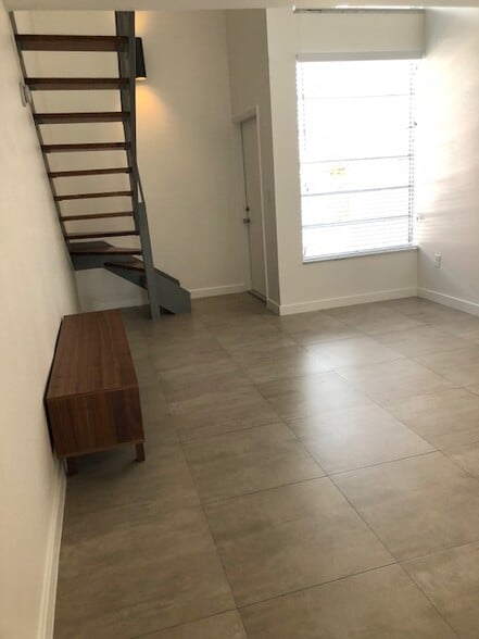 Building Photo - 449 Swallow Dr