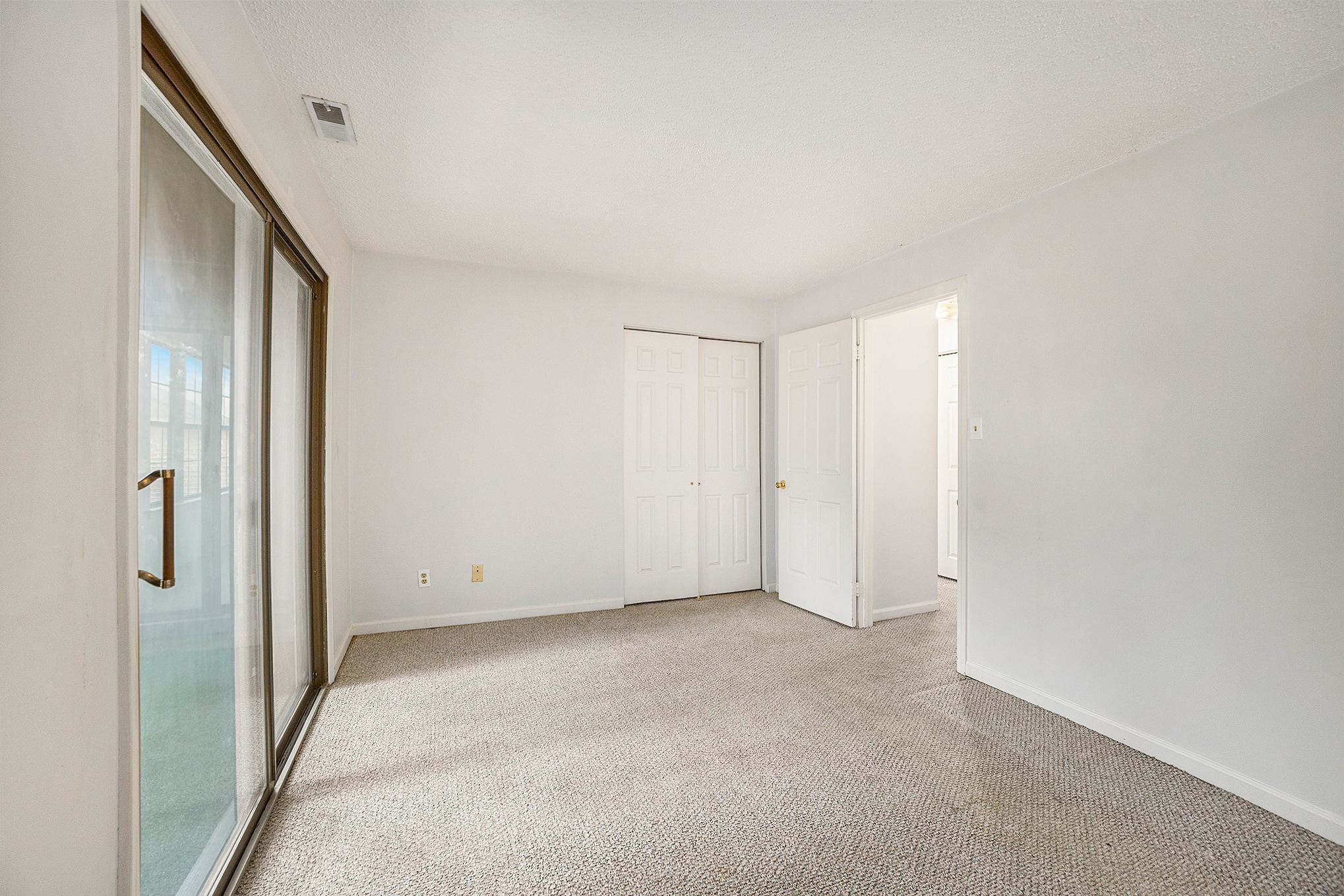 small bedroom - 50 Rittenhouse Ct