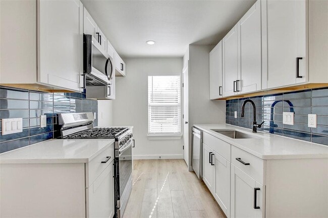 Building Photo - 1402 Valleyridge Cir