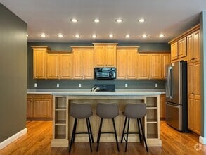Building Photo - Beautiful Four Bedroom, 3.5 Bath Townhouse