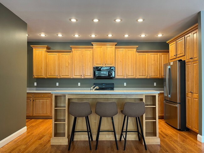 Primary Photo - Beautiful Four Bedroom, 3.5 Bath Townhouse