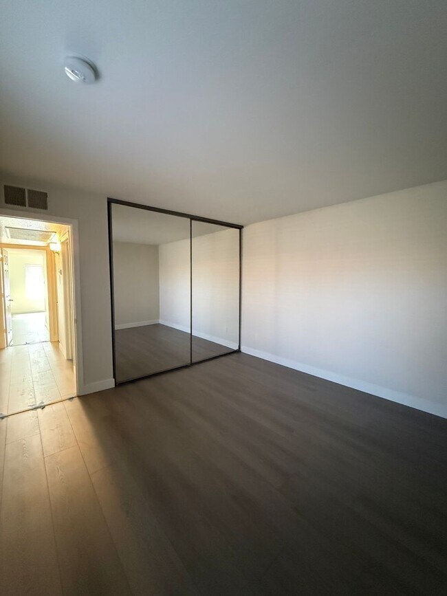 Building Photo - Tatum and Shea - Fully Remodeled Gated Condo that overlooks pool!