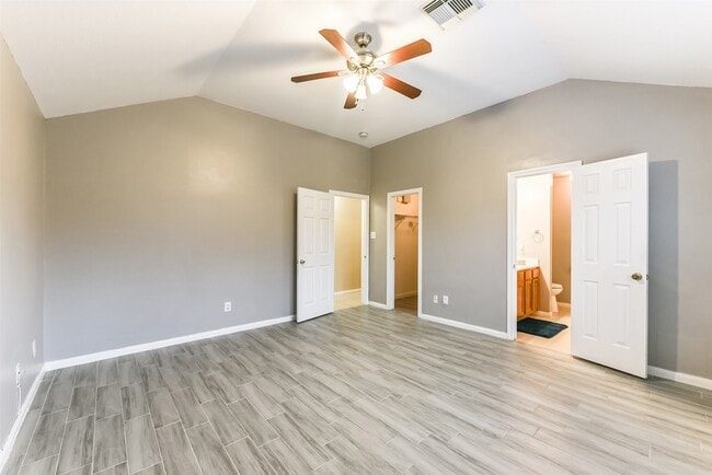 Building Photo - 8322 Kingsbridge Meadow Dr