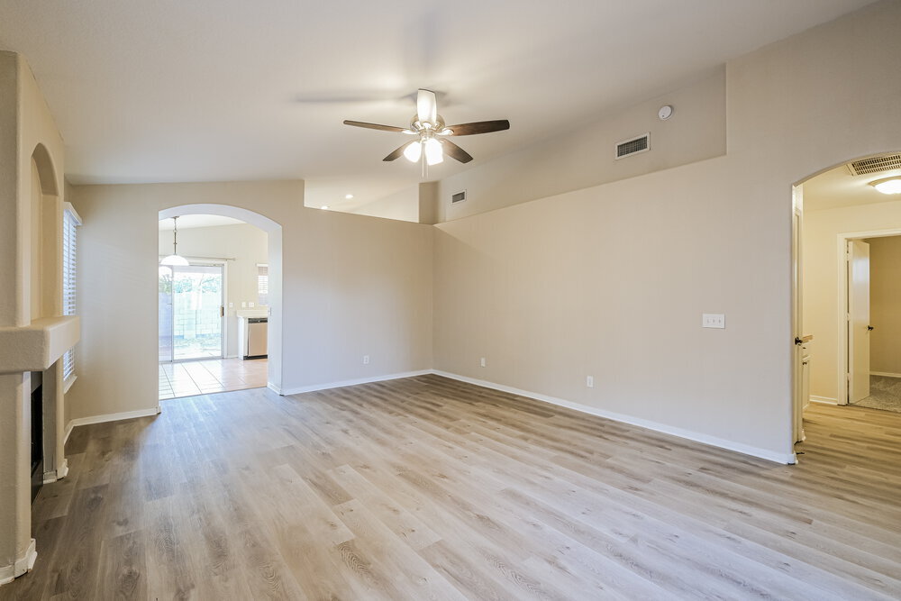 Building Photo - 8667 W Palm Ln