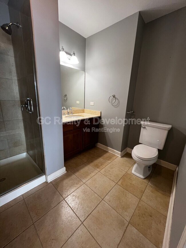 Building Photo - 1600 S Prairie Ave