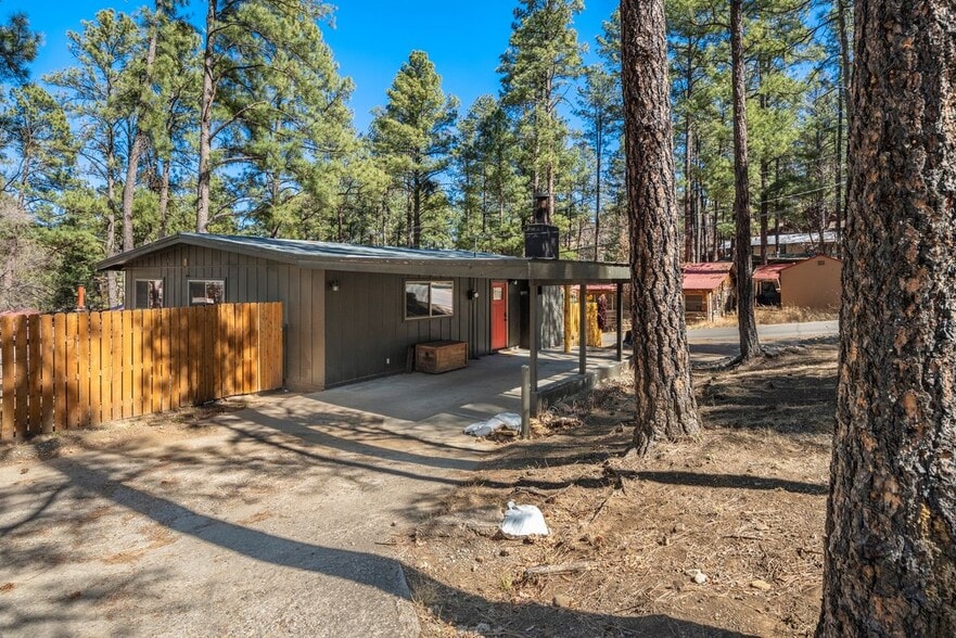 Building Photo - 402 4th St