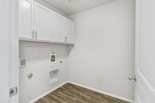 Building Photo - Modern 3-Bed Home in Lacey - $25K+ in Upgr...