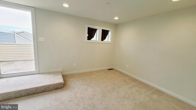 Building Photo - 9001 Shady Pines Dr