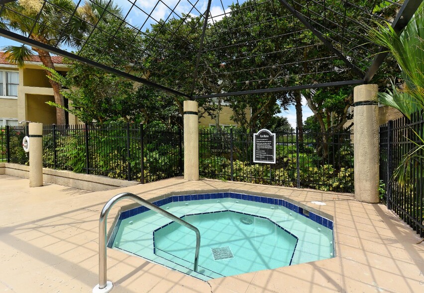 Building Photo - 4001 Crockers Lake Blvd