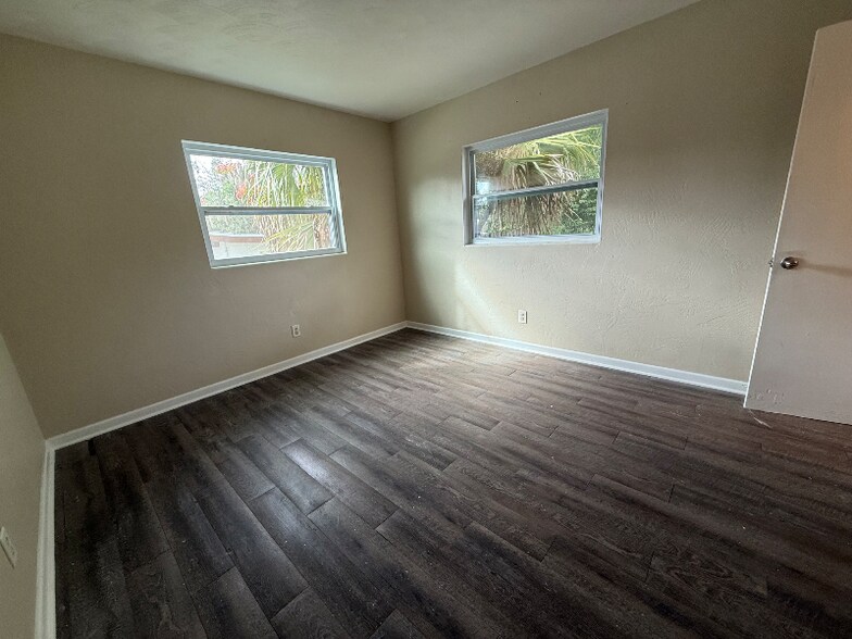Building Photo - 127 W Palmetto Ave