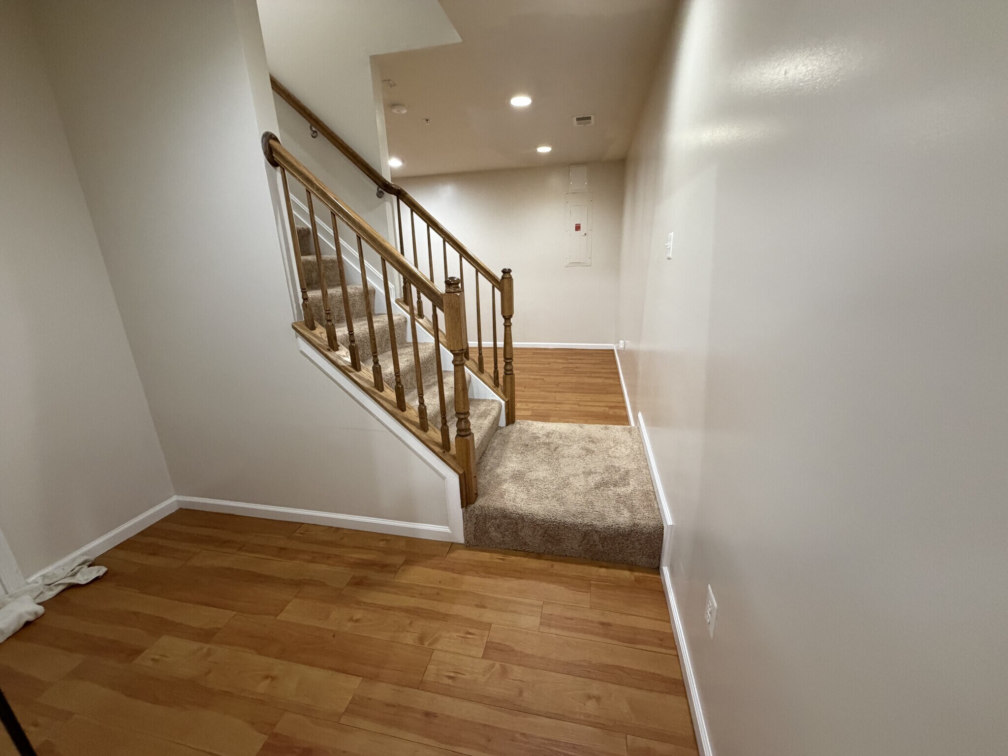 Building Photo - 1501 Fallsgrove Ln