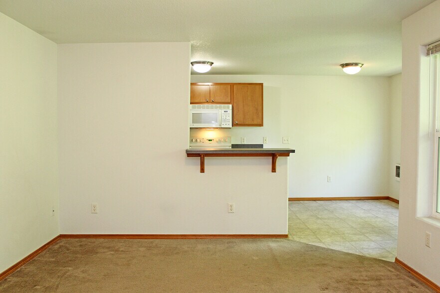 Building Photo - 683 NE 162nd Ave