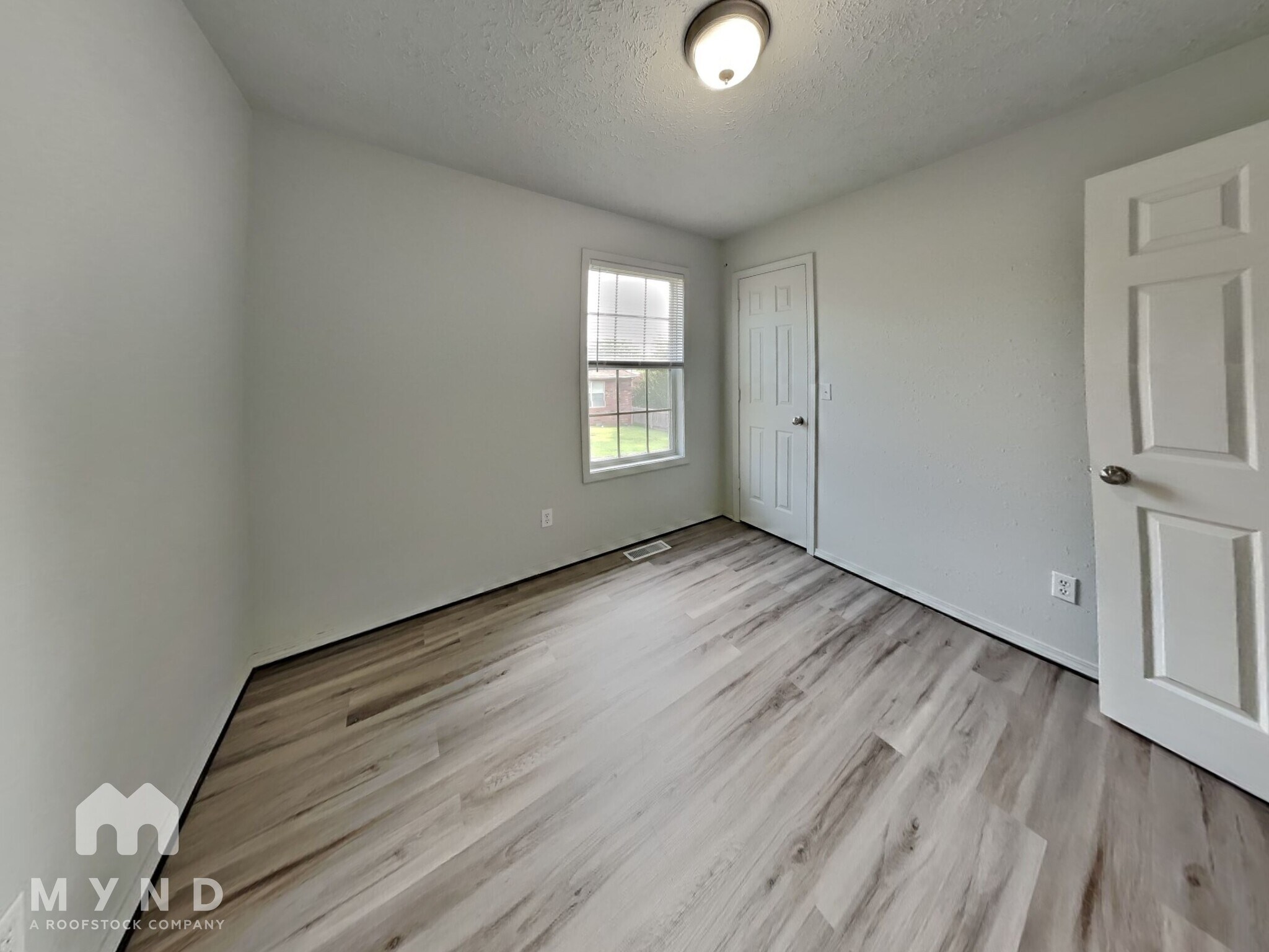 Building Photo - 5635 S Farm Rd 145