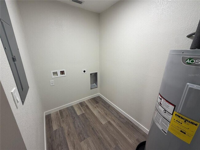 Building Photo - 301 Lesesne St