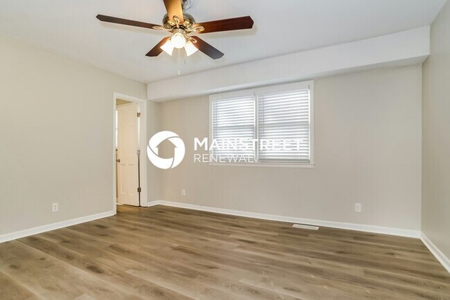 Building Photo - 3 Bedroom Pet-Friendly Home in OLATHE, KS with Main Street Renewal