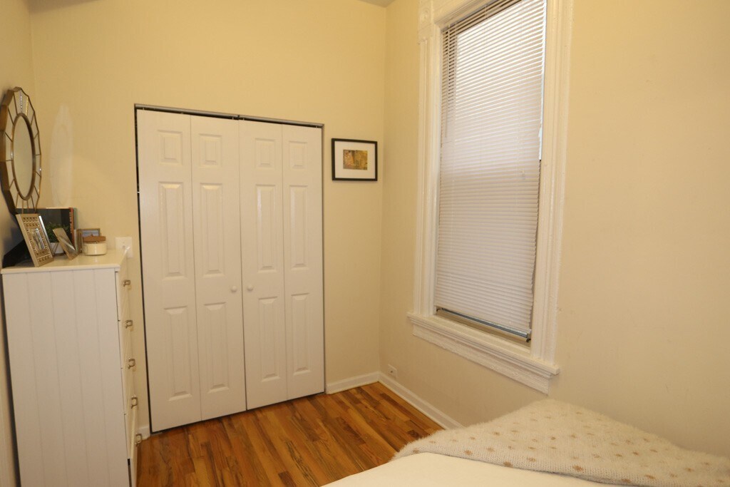 Building Photo - 5333 N Kenmore Ave