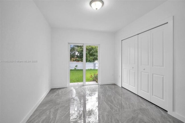 Building Photo - 3 bedroom in Miami FL 33142