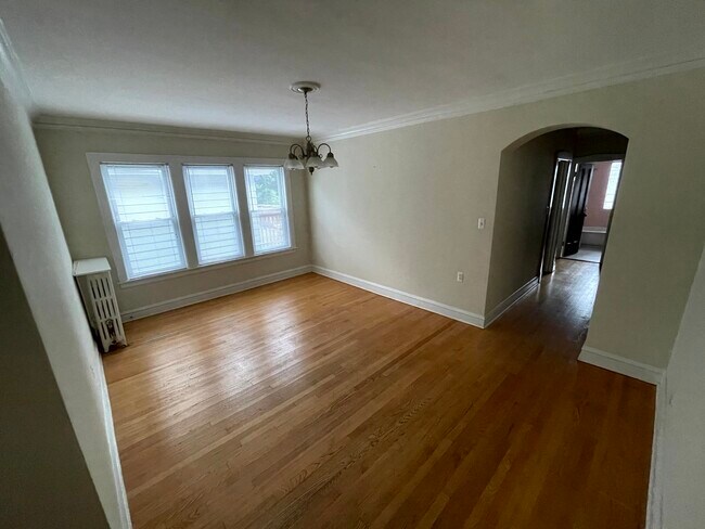 Building Photo - 4044 N Kilbourn Ave