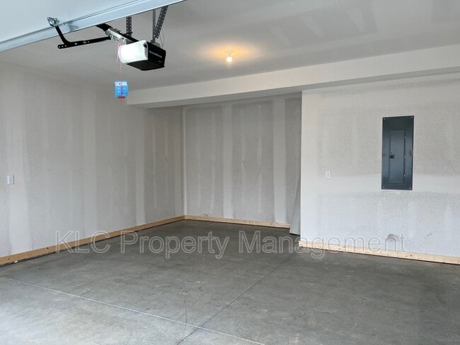 Building Photo - 8951 Calpurnia Dr
