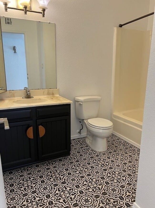 Building Photo - Palmdale