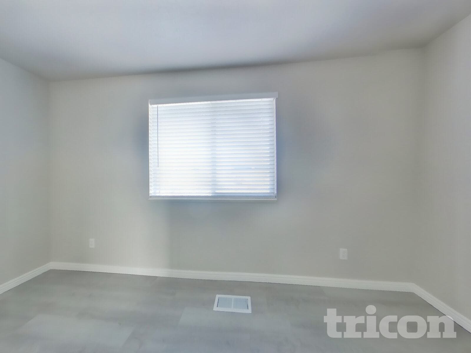 Building Photo - 5447 Midland Dr