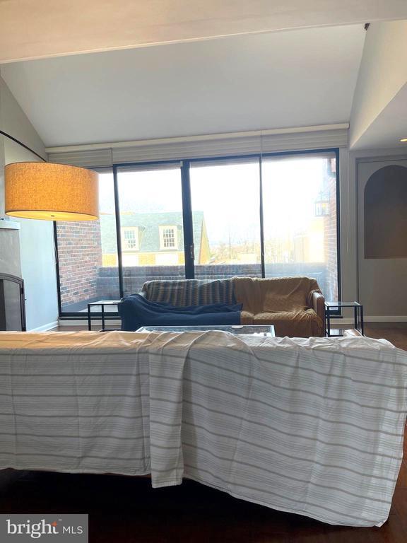 Building Photo - 28 Main St