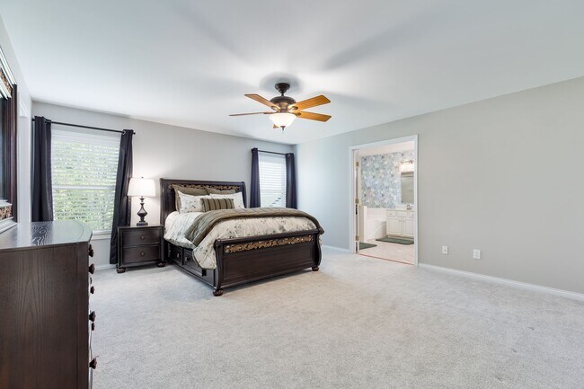 Building Photo - Short term rental available